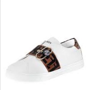 Meet your Posher, Alexzandra